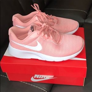 Girl’s NiKE